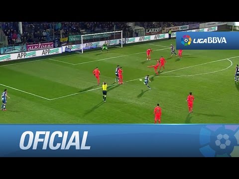 Chut raso de Javi Lara que atrapa Bravo