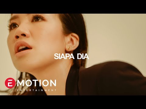 Agatha Suci - Siapa Dia (Official Lyric Video)