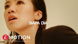 Agatha Suci -  Siapa Dia (Official Audio Lyrics)