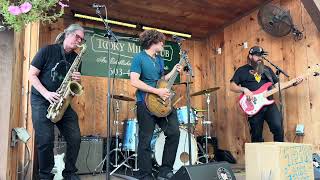 Don't You Lie to Me, at Tooky Mills Pub