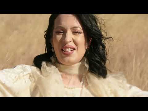 Andreea Elena Feraru - Multe-mi poarta mie ciuda ! 2022 4 k