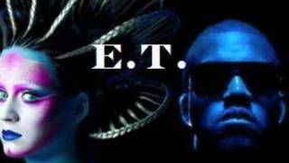 E.T.-Katy Perry ft. Kanye West (Official Music Video with lyrics)