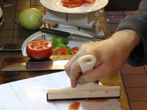 cutting tomato using only one hand