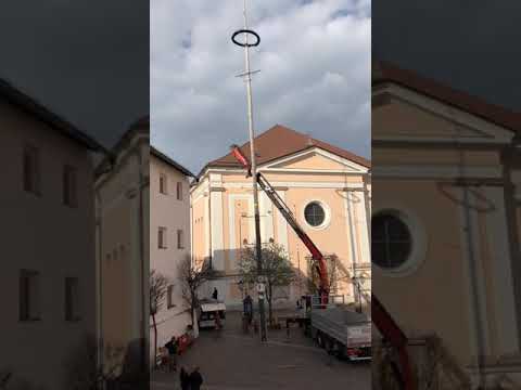 Abbau vom ersten Maibaum in Kastelruth 2019
