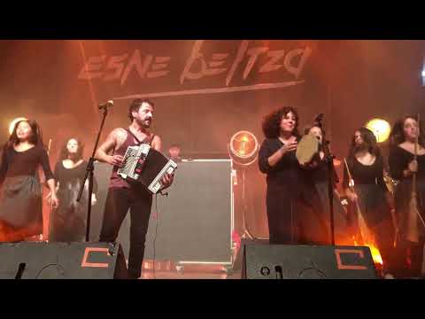 Erre zenituzten - Esne Beltza + Kris Solano (Plateruenean, Durangoko Azoka 2018)