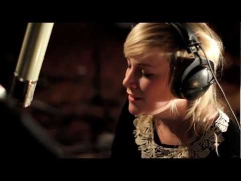 In Session: Lisa Crawley - Blind Eyes