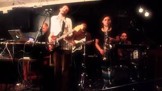 "Te odio, te amo" - Meridian Brothers en vivo en Radio Pachone