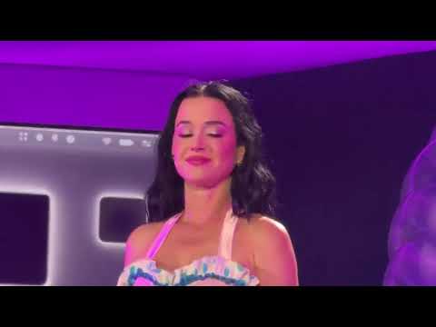 Katy Perry performed \The One That Got Away\ at the \O Son do Cami&ntilde;o\ festival 2026