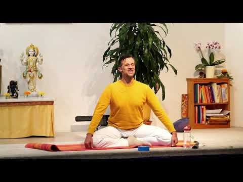 YOGA "Meditatives Halten" mit Udo - Yoga Vidya Mittelstufe - Live 16:15 Uhr 20.10.2021