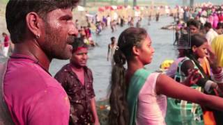 Indian have a holy bath in Yamuna River, New Delhi