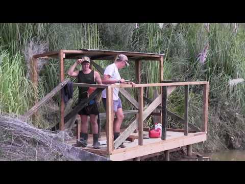 Duck Hunting-Build and shoot duck blind