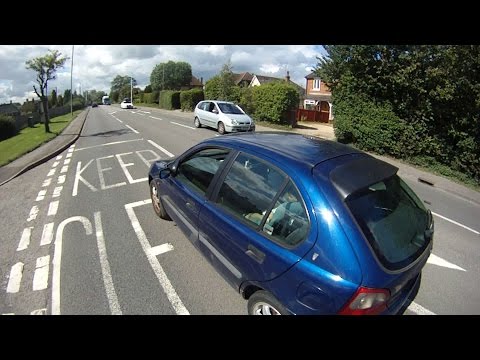 T706AMO - Squeezes Past At Pinch Point