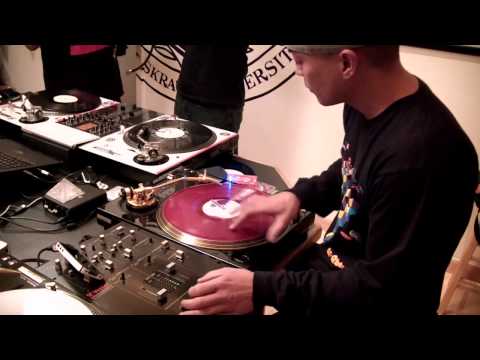 5 Minute Scratch Session with DJ Q-Bert & DJ Revolution (2011)