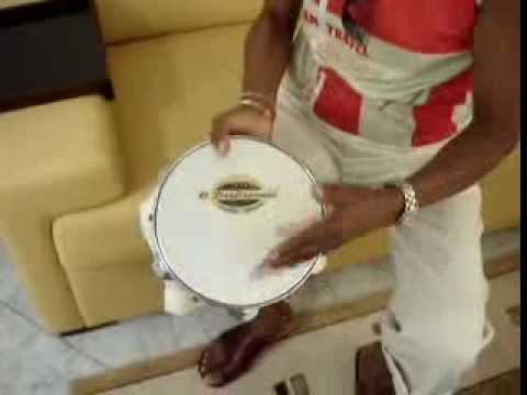 Bira Presidente Tocando Pandeiro em Casa