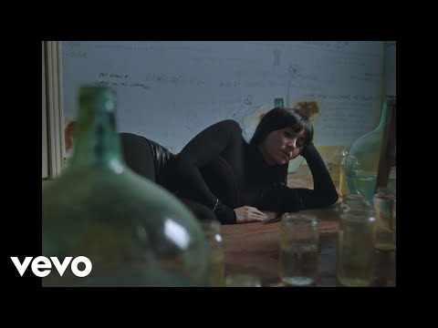 Videoclip de CUANDO HABLES CON ÉL — Aitana