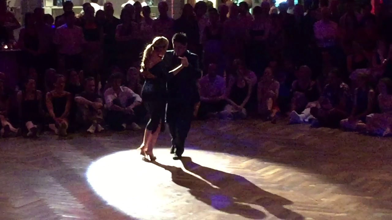 Video thumbnail for Carlitos Espinoza y Noelia Hurtado bailan "La Beba" un Tango de Osvaldo Pugliese