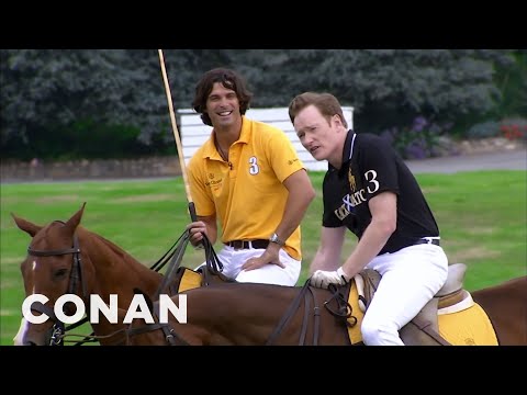 Conan se učí hrát pólo