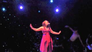 Yuridia en concierto - Nada es color de rosa (Como la marea)