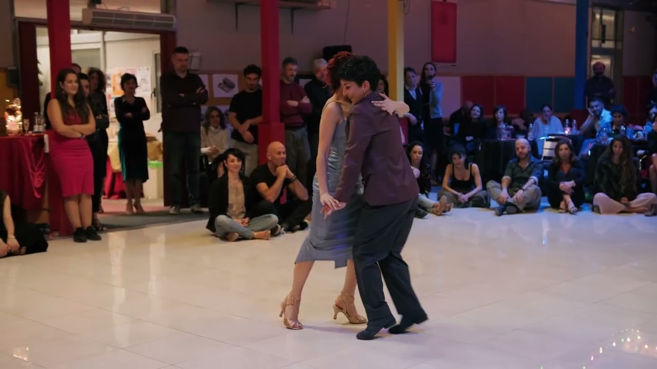 Ezgi Turmuş Binici e Derya Kılıç dance Juan d'Arienzo - Estampa de Varón 4/4