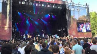 Basement Jaxx performing &quot;Never say never&quot; Live at Positivus 2015