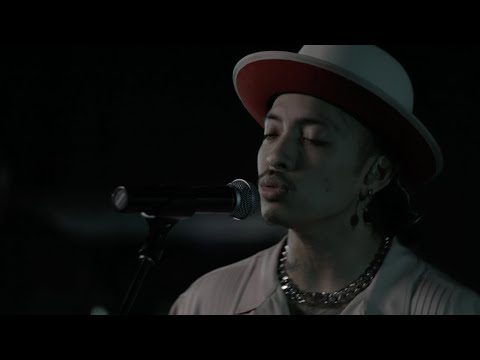 RINI - Red Lights (Acoustic Live Performance)