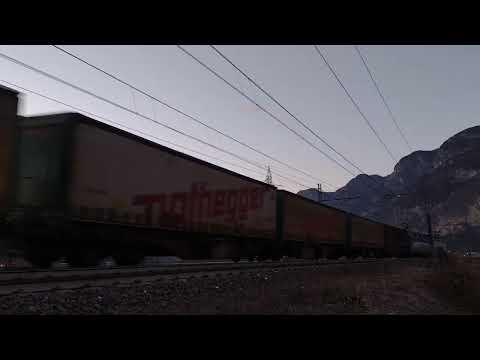 2xE464 treno merci intermodale in transito