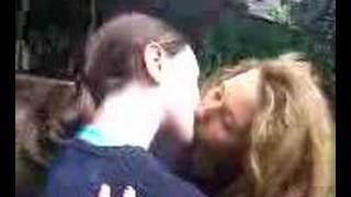 preview picture of video 'HaYlEy KiSsIn AoIfE'