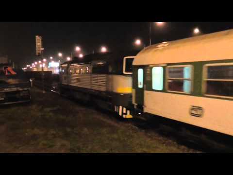 754.080-0 na vlaku Os 13733 - Olomouc - Uničov, vyjíždí ze stanice Olomouc