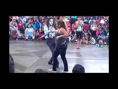 moy el mimo bailando, oye mujer (raymix)