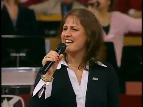 Madelaine Almanza   En El Monte Calvario