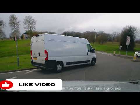 2 Bellend's  in 2 minutes . Glad i was not on the bike .