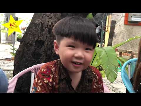 Aiden&Kingsley Tea time with grandma and aunties