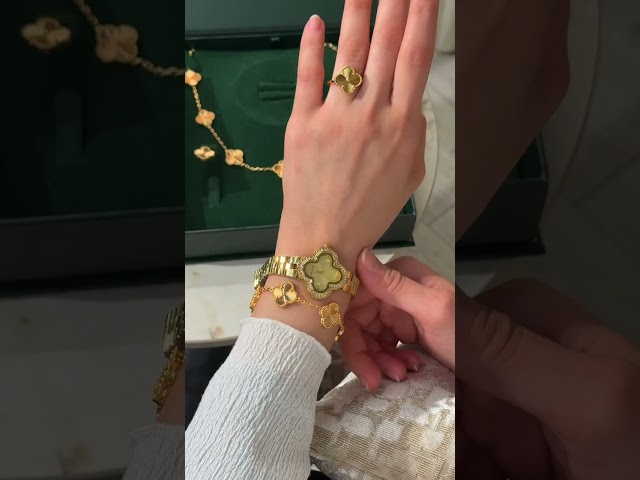 طقم نسائي وساعة مجموعة فخمة بتصميم عالمي