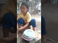 Bantu Ibu Nyuci Piring