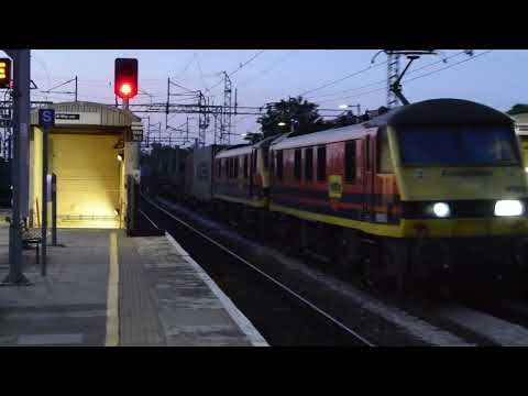Freightliner 90008 & 90016 passing Bushey with an 8 tone with Train driver Brian driving. 24/05/23.