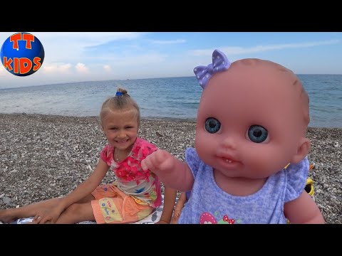 Пикник у Моря Ярослава и Куклы Беби Бон пробуют Турецкие Сладости Baby Born Doll