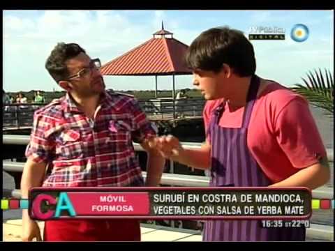 Surubí en costra de mandioca y vegetales con salsa de mandioca
