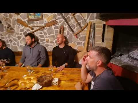 MARKO ŠKUGOR I KLAPA SEBENICO - TILA BI VRATITI (Konoba Live)