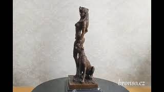 Kleopatra s panterem – bronzová figurální soška