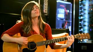 Lula Bertoldi - Pasajera en Trance (Charly Garcia Cover) Acustico en El Visionario