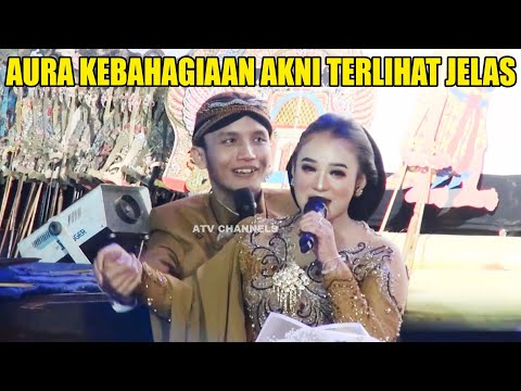 NIKEN SALINDRY GENGGAM ERAT MASDA AKBAR SYAHALAM SAAT BAWAKAN LAGU LAMUNAN