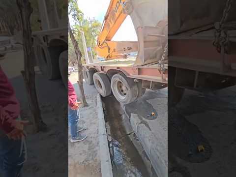 Truck Big Hole Tyre crossing #automobile #dieselengine #dieselpower #mechanic #truck #offroad #4x4