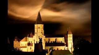 preview picture of video 'La Basilique de Paray le Monial, en Bourgogne du Sud'