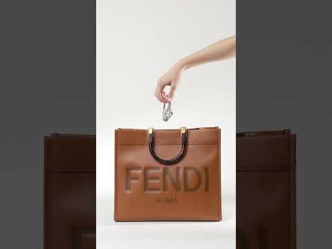 A grande bolsa Fendi Sunrise Shopper contém todos os itens essenciais 🌟 #shorts