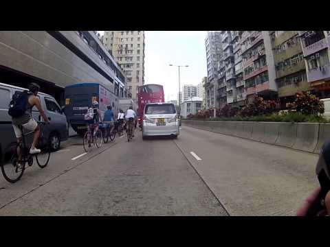 20151031 Sham Shui Po: A rude driver PL9989 honked and drove very close to me!