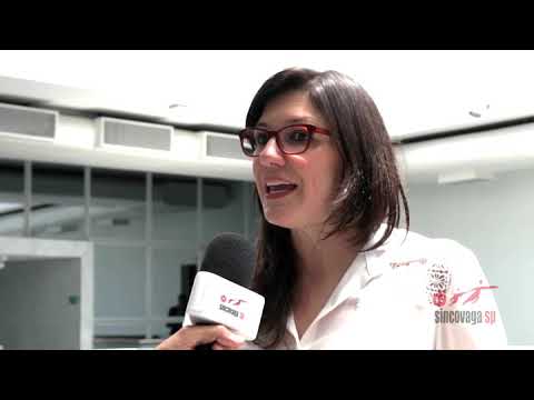 Gabriel Taco entrevista Grasiela Tesser em evento da Sincovaga