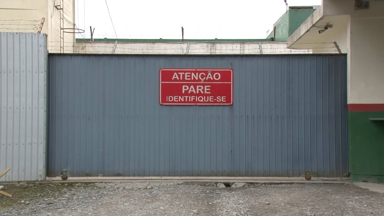 Família alega demora no atendimento médico a preso