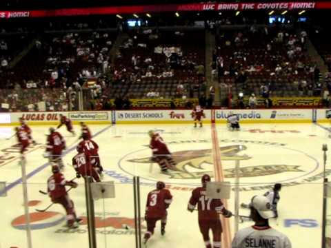 panoramic view of Jets/Coyotes warmups - October 15, 2011