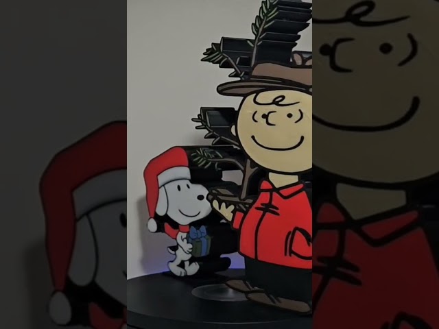 Vídeo relacionado con Lenox 897221 Youre a Christmas Tree - Adorno de Charlie Brown, decoración navideña