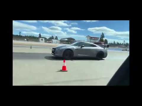 R35 GTR vs Tesla Plaid S Roll race